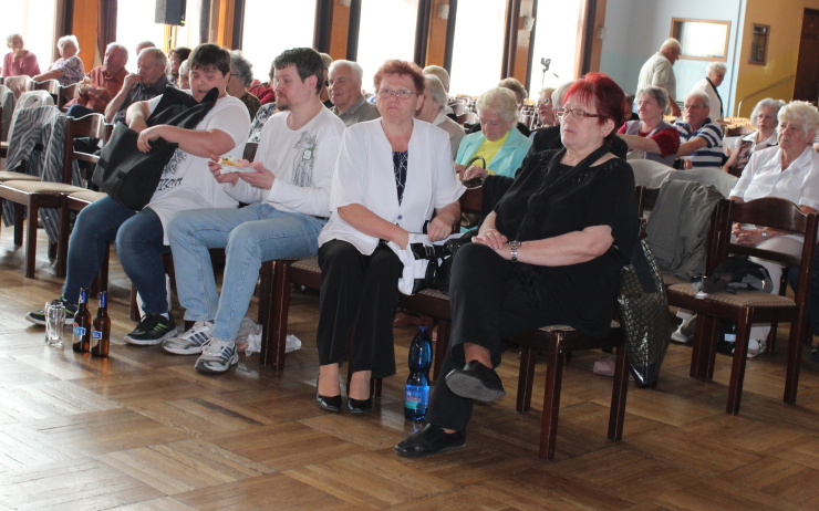 Pravá česká veselice zaplnila kulturák. Foto: Petr Sochůrek